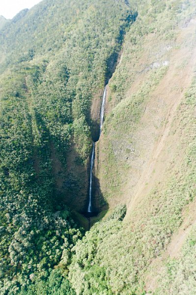 20140112_092655 D3.jpg - Waterfall in Waipo Valley, Hawaii